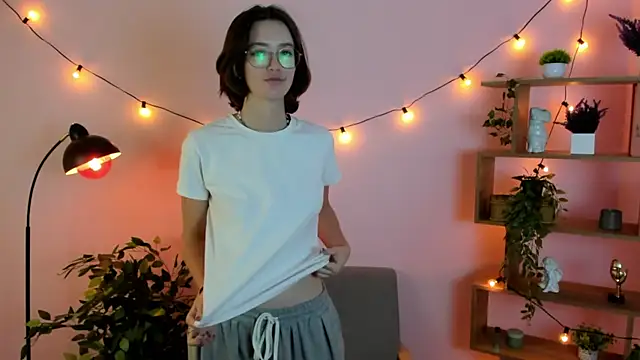 MaiaMimbs online show from October 2025 08:57:02 AM