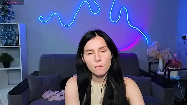 Mell Hyees online show from December 2025 06:06:01 PM