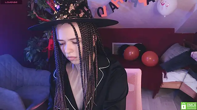 Snapshot of _HypeQueen_ chatting on October 2025 09:47:02 PM HypeQueen online show from October 2025 09:47:02 PM