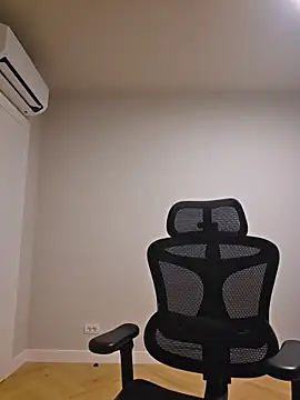 Snapshot of MiaRides19 chatting on April 2026 08:20:01 PM MiaRides19 online show from April 2026 08:20:01 PM