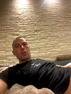 Rotteei1 online show from November 2025 04:01:01 AM