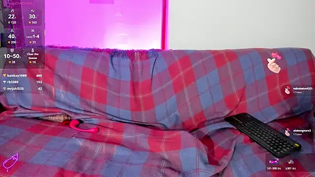 Snapshot of Nikki__uwu chatting on March 2026 02:04:02 AM Nikki uwu online show from March 2026 02:04:02 AM