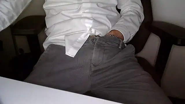 Snapshot of topg84 chatting on April 2026 05:25:01 PM topg84 online show from April 2026 05:25:01 PM