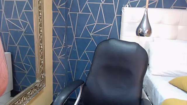 SantiOlsen online show from November 2025 03:53:02 AM