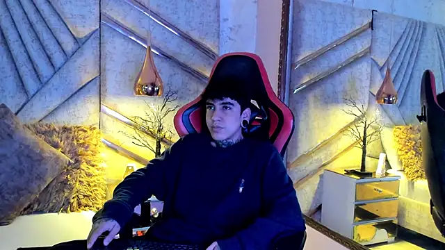 SantiOlsen online show from November 2025 12:05:02 PM