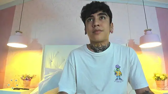 SantiOlsen online show from November 2025 12:18:01 PM