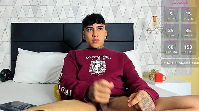 SantiOlsen online show from November 2025 12:31:02 PM