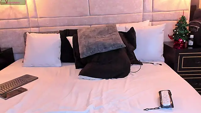 SantiOlsen online show from December 2025 06:44:01 AM