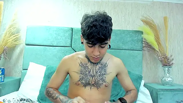 SantiOlsen online show from December 2025 03:04:02 AM