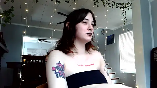 Snapshot of Trickylucy555 chatting on April 2026 05:43:01 PM Trickylucy555 online show from April 2026 05:43:01 PM