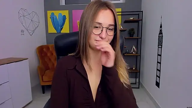 HazelWhityy online show from May 2026 06:09:02 AM