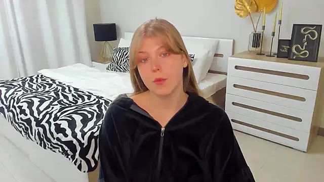 Stella Light online show from November 2025 04:23:01 AM