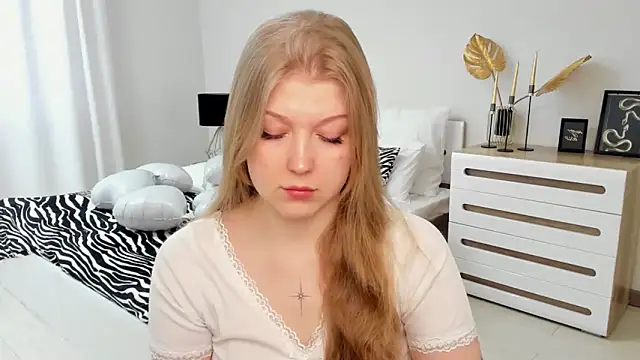 Stella Light online show from March 2026 04:16:01 AM