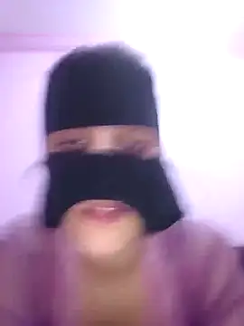 SandyAmr online show from November 2025 01:44:01 PM