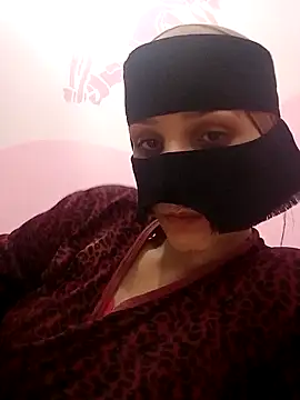 Snapshot of SandyAmr chatting on April 2026 02:04:02 PM SandyAmr online show from April 2026 02:04:02 PM