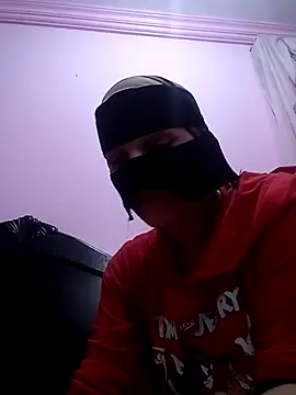 Snapshot of SandyAmr chatting on April 2026 07:31:01 AM SandyAmr online show from April 2026 07:31:01 AM