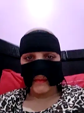 Snapshot of SandyAmr chatting on April 2026 08:13:01 AM SandyAmr online show from April 2026 08:13:01 AM