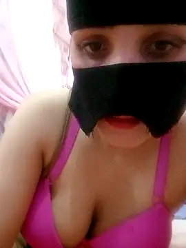 Snapshot of SandyAmr chatting on April 2026 07:11:02 PM SandyAmr online show from April 2026 07:11:02 PM