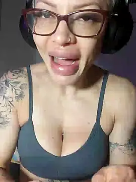 Snapshot of Monroecarolina chatting on October 2025 05:57:02 AM Monroecarolina online show from October 2025 05:57:02 AM