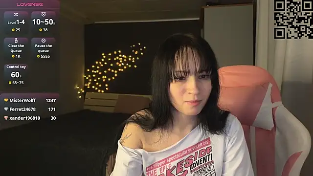 Snapshot of ella_simons chatting on March 2026 11:33:01 PM ella simons online show from March 2026 11:33:01 PM