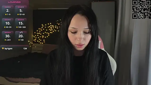 Snapshot of ella_simons chatting on April 2026 10:35:02 PM ella simons online show from April 2026 10:35:02 PM