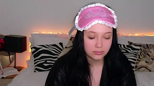 Felicia Herceg online show from November 2025 07:16:02 PM