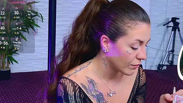 IvorySwan online show from November 2025 05:49:01 AM