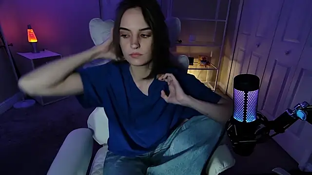 Snapshot of AngieFae_ chatting on April 2026 02:51:02 AM AngieFae online show from April 2026 02:51:02 AM