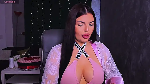 Snapshot of RheaLynn chatting on November 2025 10:09:01 PM RheaLynn online show from November 2025 10:09:01 PM