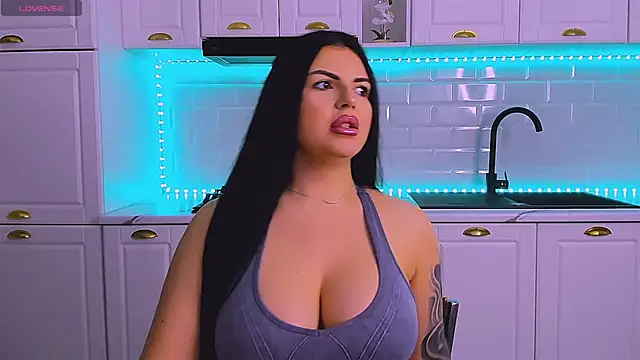 Snapshot of RheaLynn chatting on March 2026 09:30:01 PM RheaLynn online show from March 2026 09:30:01 PM