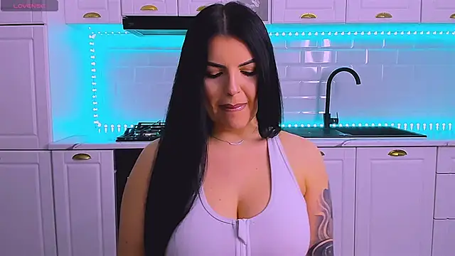 Snapshot of RheaLynn chatting on March 2026 09:30:01 PM RheaLynn online show from March 2026 09:30:01 PM