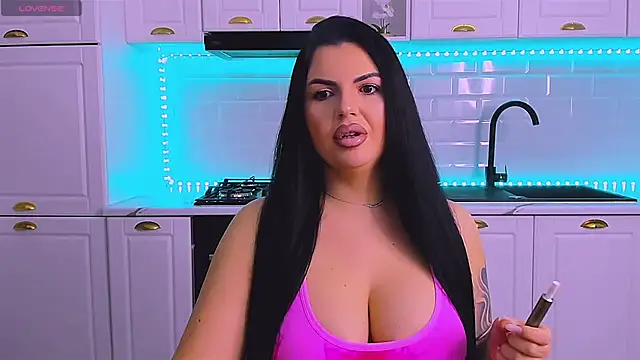 Snapshot of RheaLynn chatting on March 2026 09:30:02 PM RheaLynn online show from March 2026 09:30:02 PM