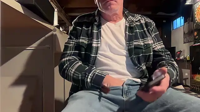 Snapshot of Kneetoe2025 chatting on December 2025 10:08:02 PM Kneetoe2025 online show from December 2025 10:08:02 PM