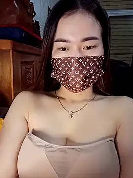 Snapshot of Family-Lovee chatting on November 2025 06:24:02 PM Family-Lovee online show from November 2025 06:24:02 PM