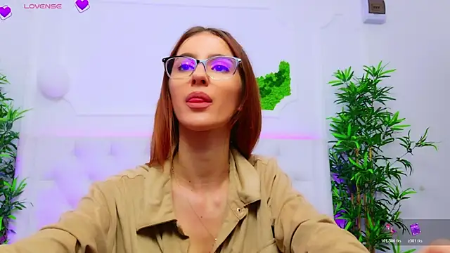 Snapshot of ElisaCharm chatting on November 2025 04:44:02 AM ElisaCharm online show from November 2025 04:44:02 AM