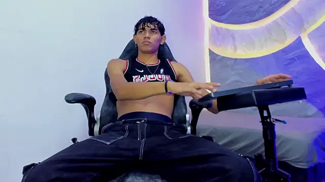 Sex Boy 33  online show from November 2025 04:22:02 AM