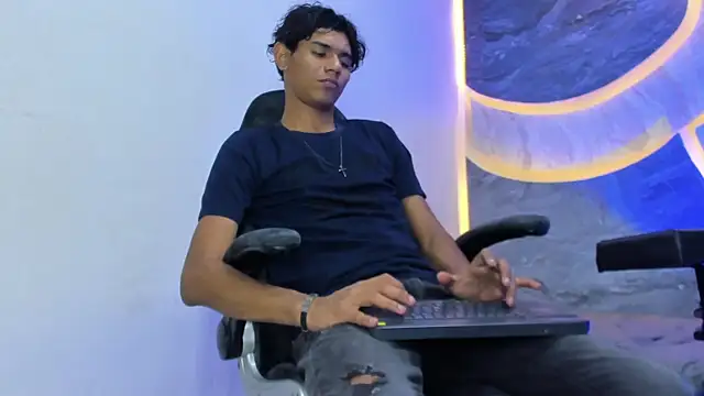 Sex Boy 33  online show from November 2025 04:11:01 AM