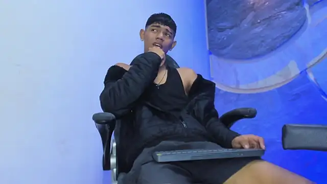 Sex Boy 33  online show from November 2025 04:56:01 AM