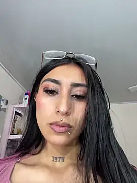 Violeet-Smith online show from November 2025 09:14:02 PM