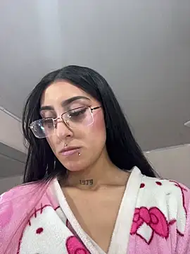 Violeet-Smith online show from November 2025 09:36:01 PM