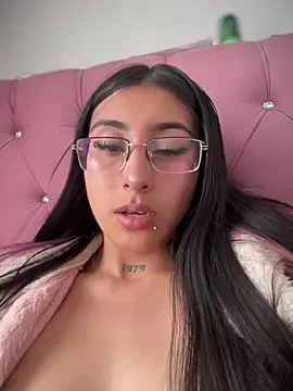 Violeet-Smith online show from March 2026 06:45:02 PM