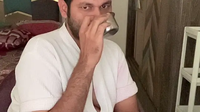 Snapshot of MakeMeAwareAah chatting on October 2025 04:09:02 AM MakeMeAwareAah online show from October 2025 04:09:02 AM