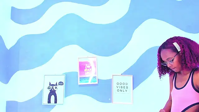 VIOLETA-28 online show from December 2025 01:28:01 PM