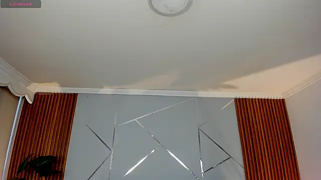 camilaa lux online show from November 2025 01:00:01 PM