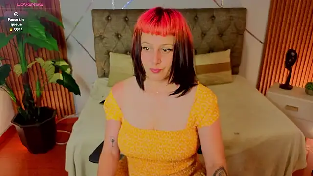 camilaa lux online show from February 2026 02:26:02 PM