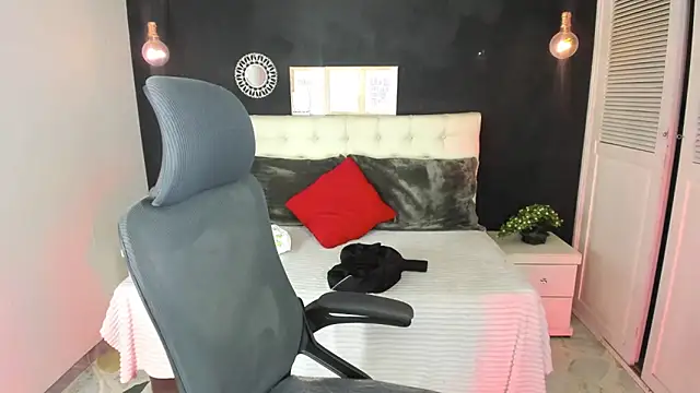 Snapshot of ROZZE_MILA chatting on March 2026 08:34:02 PM ROZZE MILA online show from March 2026 08:34:02 PM