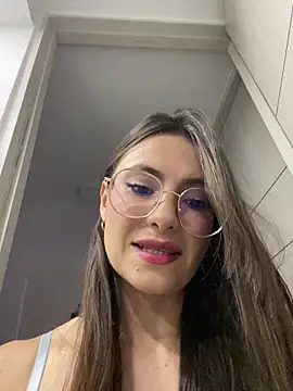 Snapshot of isa_p chatting on April 2026 05:45:02 AM isa p online show from April 2026 05:45:02 AM