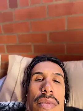 Snapshot of caiiobahia chatting on April 2026 01:27:01 PM caiiobahia online show from April 2026 01:27:01 PM