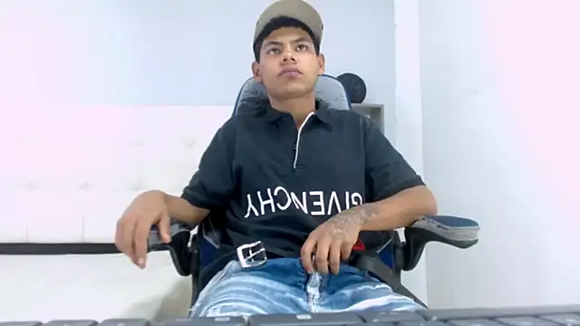 Snapshot of Yordi_Alpha chatting on October 2025 07:43:01 PM Yordi Alpha online show from October 2025 07:43:01 PM