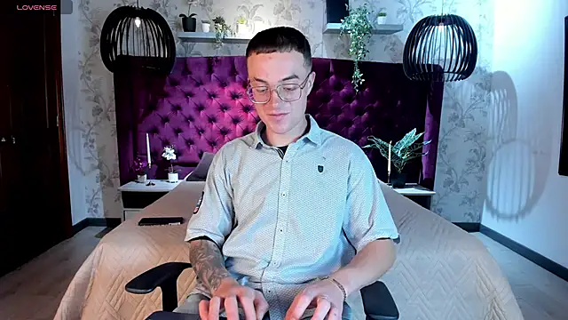 Lil James online show from November 2025 06:07:01 PM